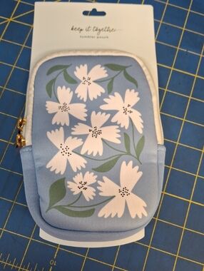 Garven Floral Hydration Zipper Pouch is a light blue neoprene carrier